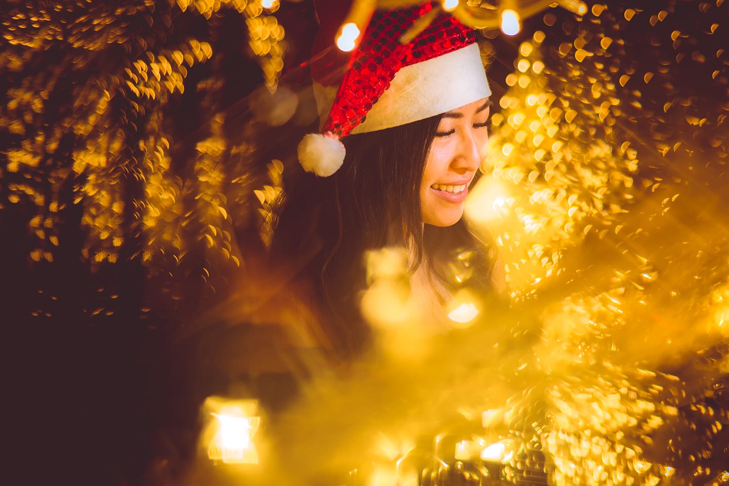 fractals-girl-christmas-lights-yellow