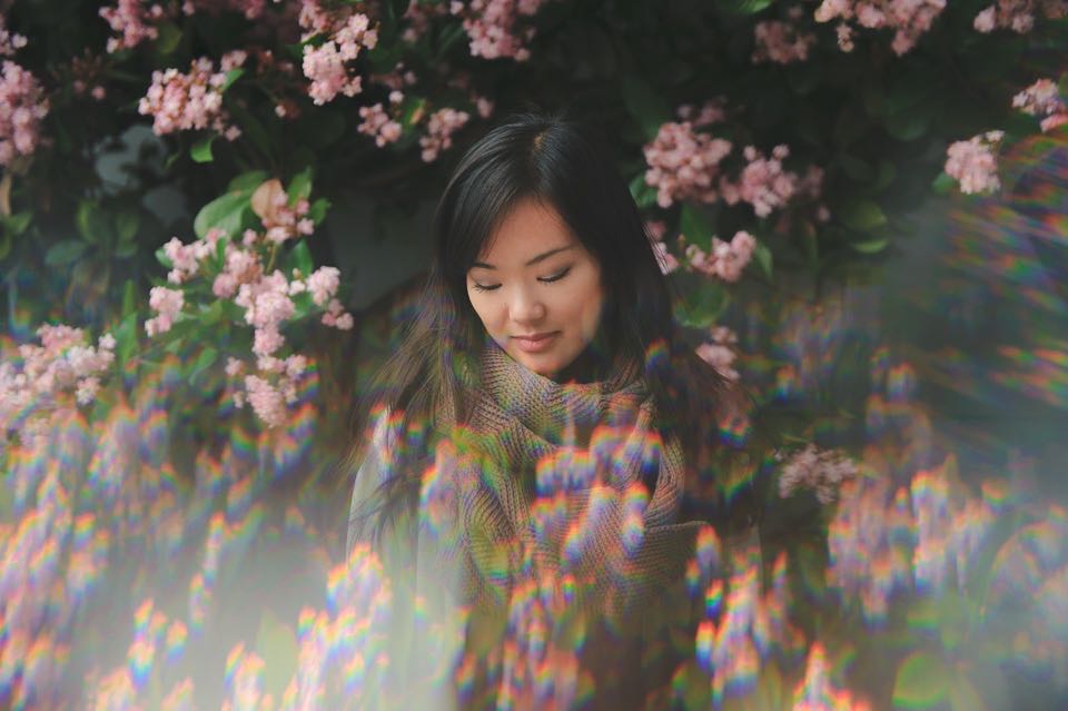 portrait-lens-with-flowers